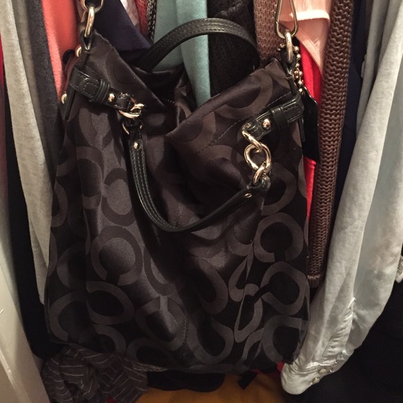 Coach signature handbag (authentic)