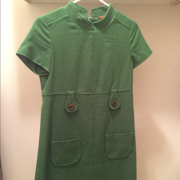Green short-sleeve wool dress!