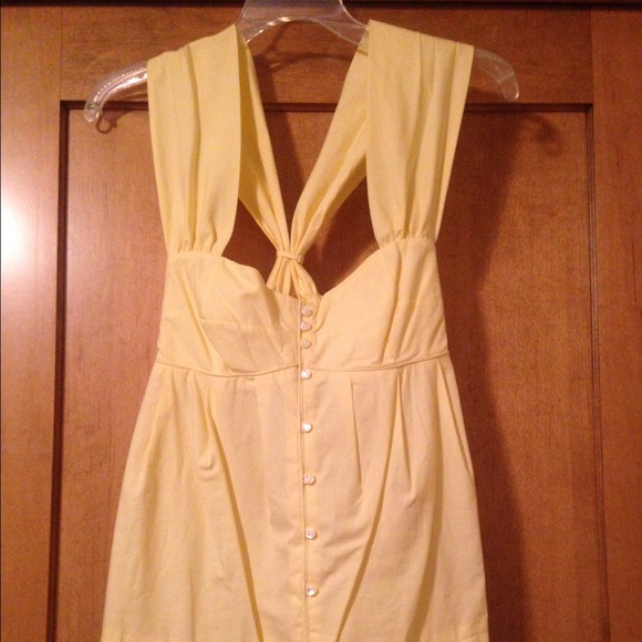 Adorable BCBGeneration yellow top! - Picture 2 of 3
