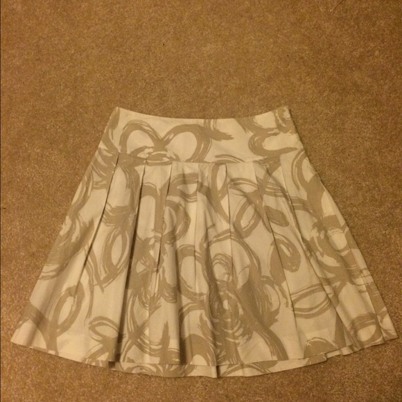 Great summer pleated skirt!