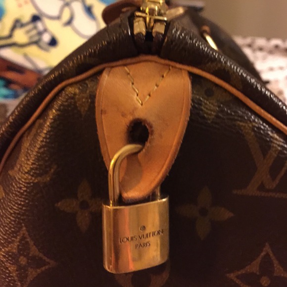 Louis Vuitton - Picture 2 of 4