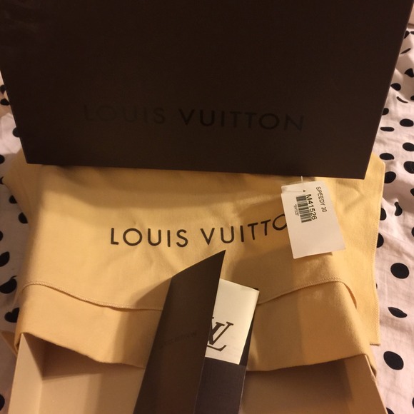 Louis Vuitton - Picture 4 of 4