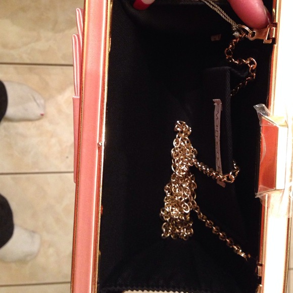 Clutch - Picture 3 of 3