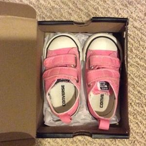 Converse pink Velcro for toddlers size 5