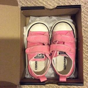 Toddler pink Velcro low top CONVERSE
