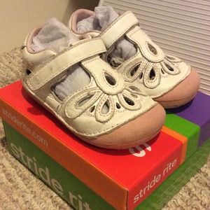 Stride Rite toddler girls' Lola shoes size 6