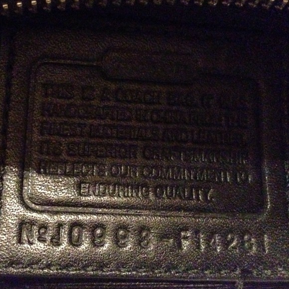 Authentic Coach purse medium size - Picture 3 of 3