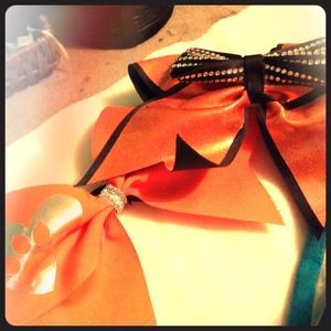 Cheer bow