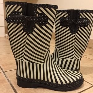 Black&white striped and polka dotted rain boots!