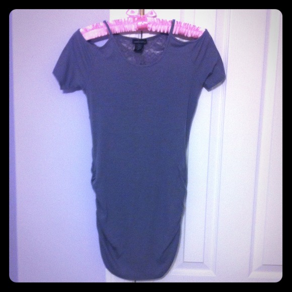 Open-shoulder tee