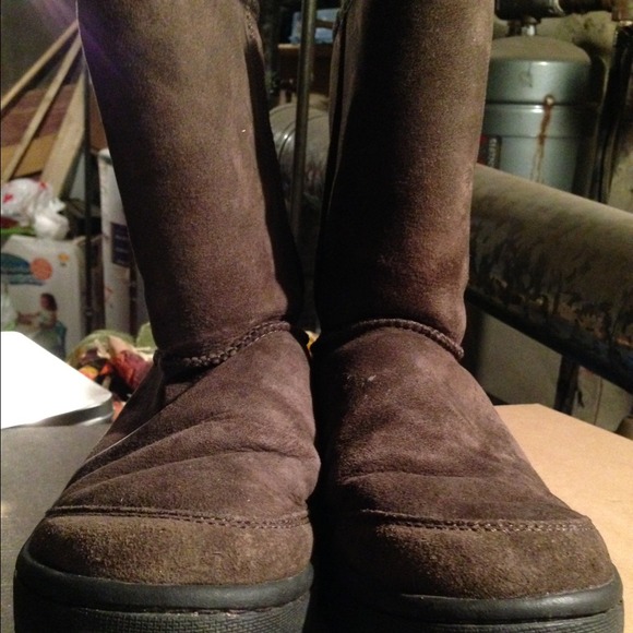Size 8 ugs , I have worn them twice - Picture 2 of 2