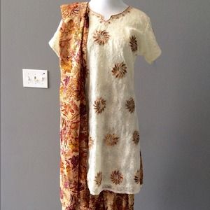 ✂️Price Cut✂️Three piece Ethnic wear