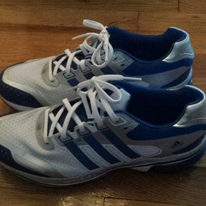 Sneakers excellent condition like new barely worn