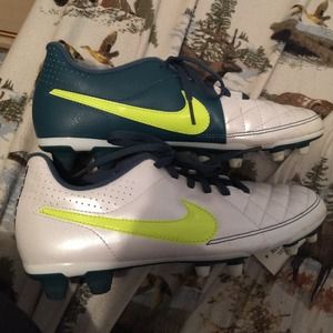 Nike soccer cleats- brand new