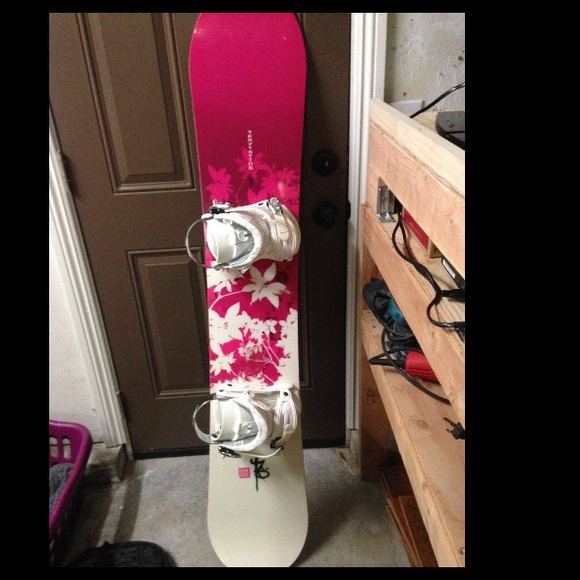 ❌SOLD❌Snowboard and bindings