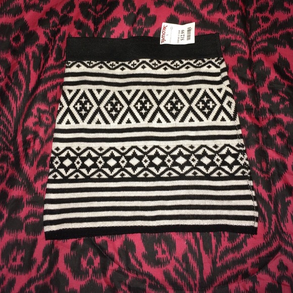 Black and white mini skirt