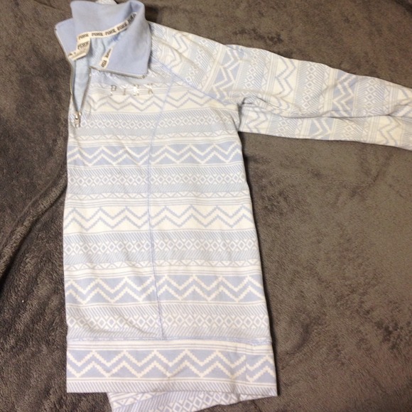 Victoria secret pullover size medium. - Picture 3 of 4