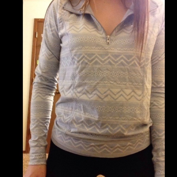 Victoria secret pullover size medium. - Picture 4 of 4