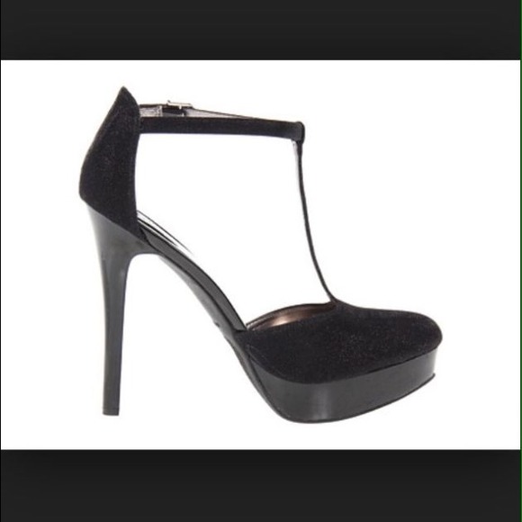 Brand new black Carlos Santana high heels