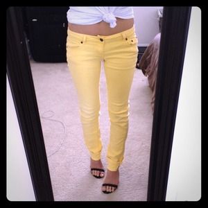 Yellow low waisted skinnies