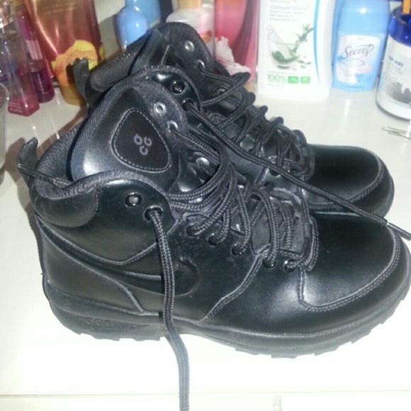 🎀Nike ACG boots Like NEW!