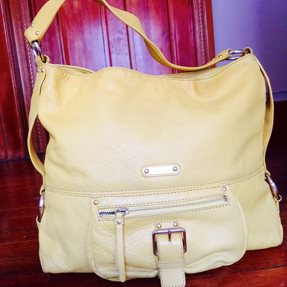 Summer/spring 🌟Michael Kors🌟 yellow pocketbook