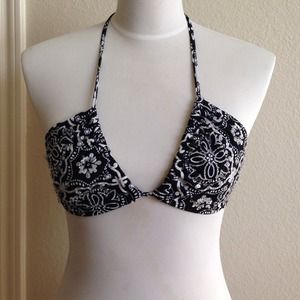 BLACK AND WHITE SWIMSUIT TOP