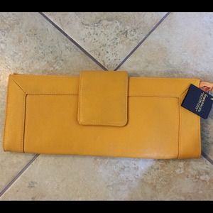 Mustard Clutch
