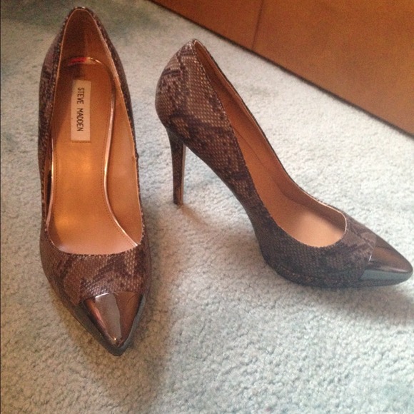 Steve Madden Stiletto with silver tip.