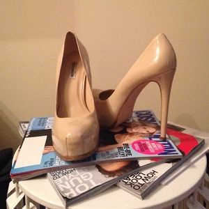 Kelsi Dagger pumps