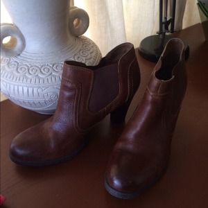 Brown B.O.C Boots 9.5. Can be worn by a size 9