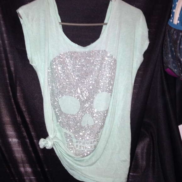 Skull top.