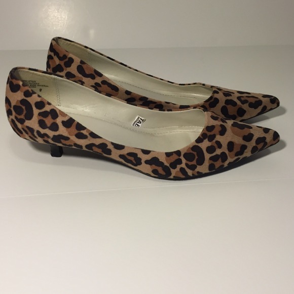 Gorgeous leopard print kitten heels