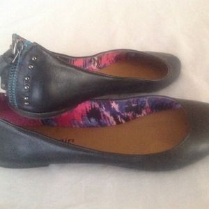 Black ballet flats