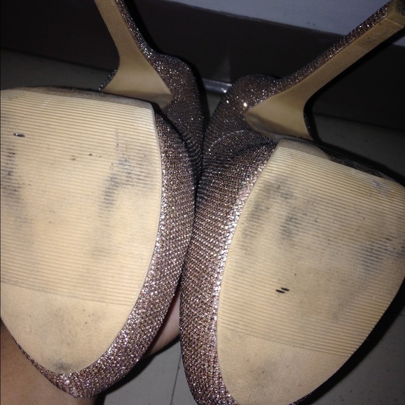🎉HP🎉 Gold shimmer pumps - Picture 4 of 4
