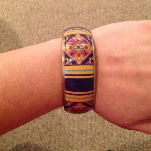 Colorful bangle