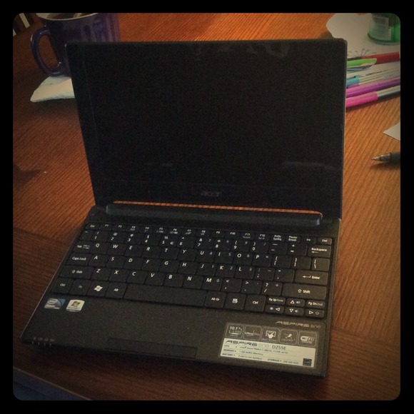 The aspire one d255E net book.