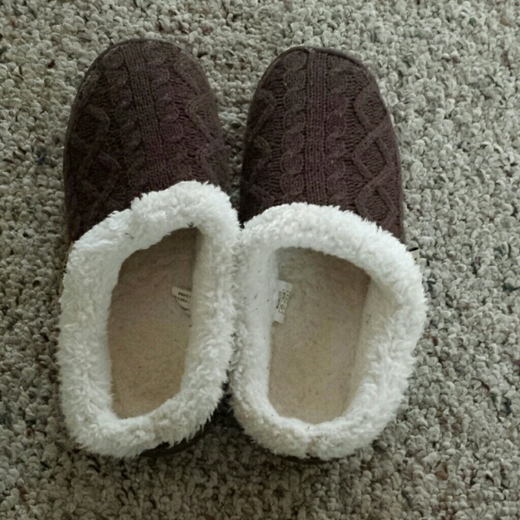 Snowy Creek slipper (been wore once)
