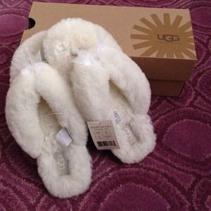UGG white fluff flip flop