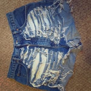 Shredded high waisted shorts