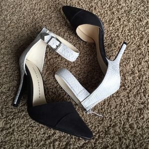 Pointed two tone heel