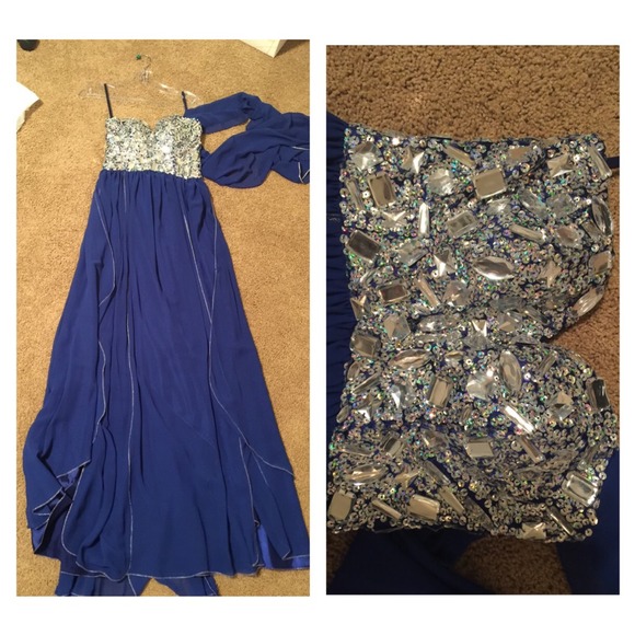 PRICE REDUCED👑👑👑 PROM DRESS BRAND NEW