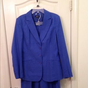 NWOT. Blue pant suit