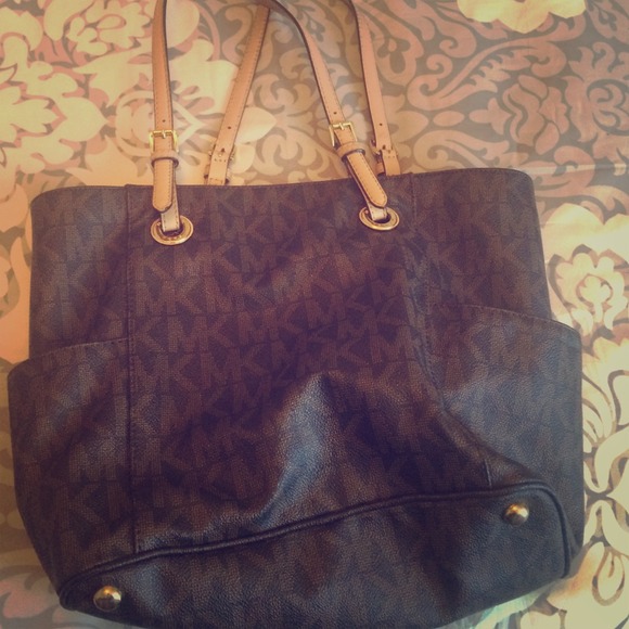 Michael Kors Handbags - Purse