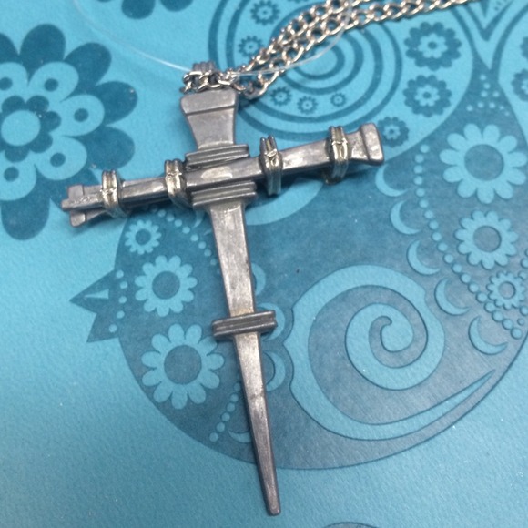 🌷 CROSS PENDANT 🌷 - Picture 2 of 4