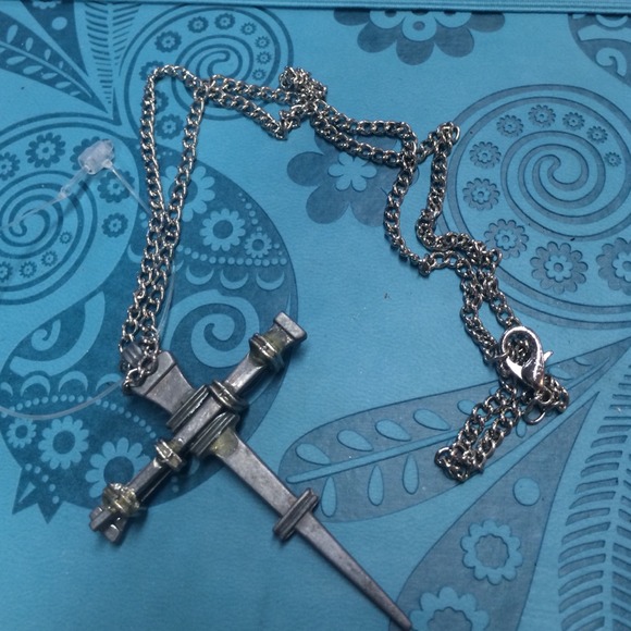 🌷 CROSS PENDANT 🌷 - Picture 3 of 4