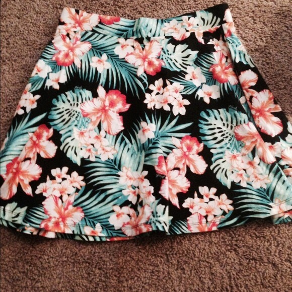 🎉Host Pick🎉 PINK Victoria Secret skirt🎉 - Picture 4 of 4