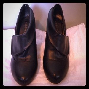 Madden girl fold-over booties! Price lowered!