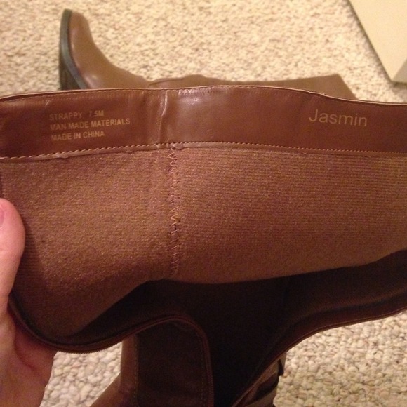 Lace back boots - Picture 4 of 4