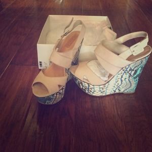 Schutz Cameron Wedge Size 9 in coconut